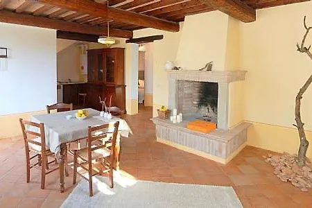 Apartment Sleeps 4 Pool Wifi Carpini