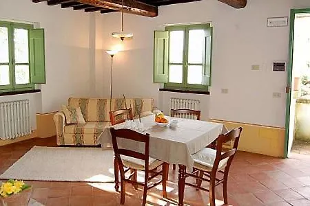 Apartment Sleeps 4 Pool Wifi Carpini